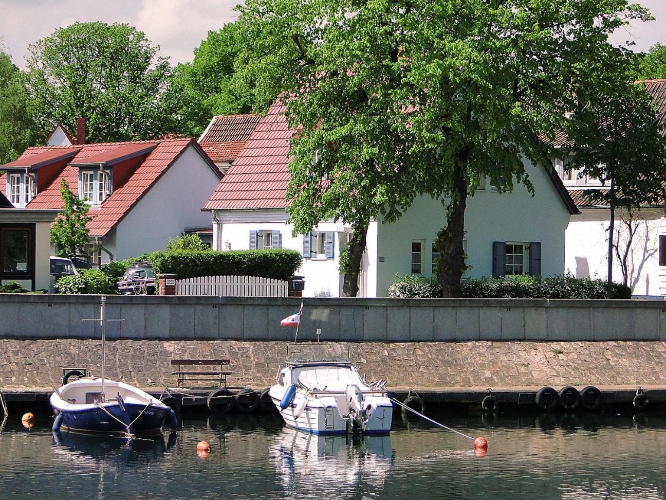 Auster, Direkt Am Alten Strom Rostock Exterior photo